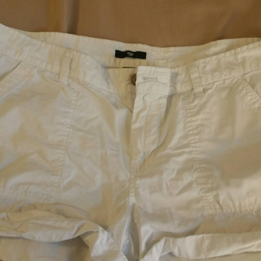 Gap white shorts